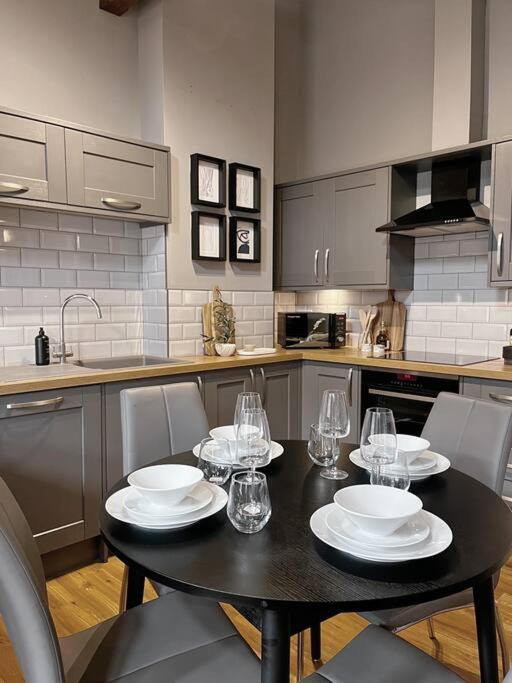 Cosy 2 Bedroom Apartment Todmorden Kültér fotó